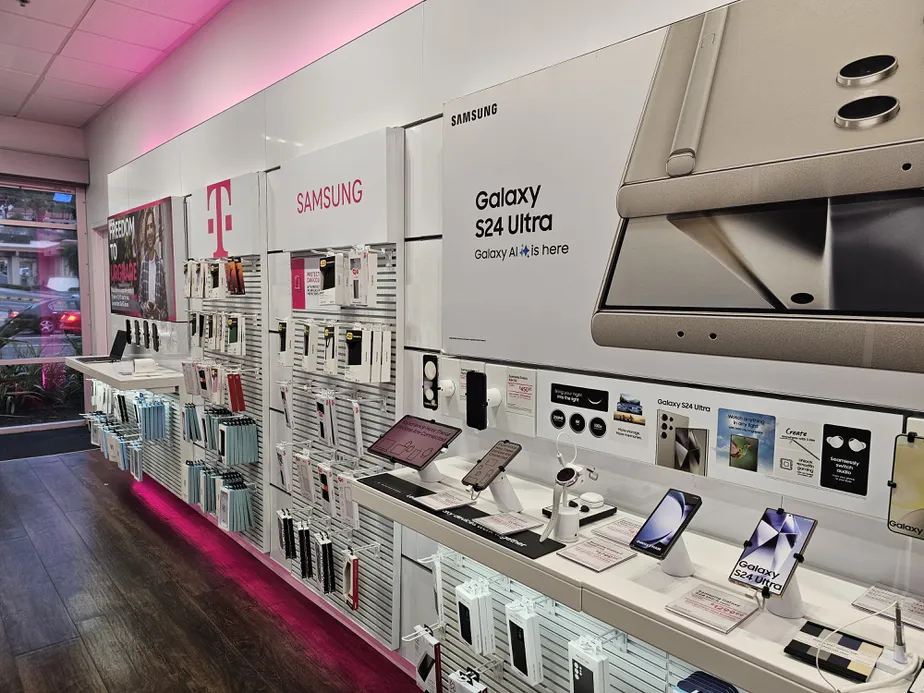  Interior photo of T-Mobile Store at Pacific Coast Hwy & Anza, Torrance, CA 