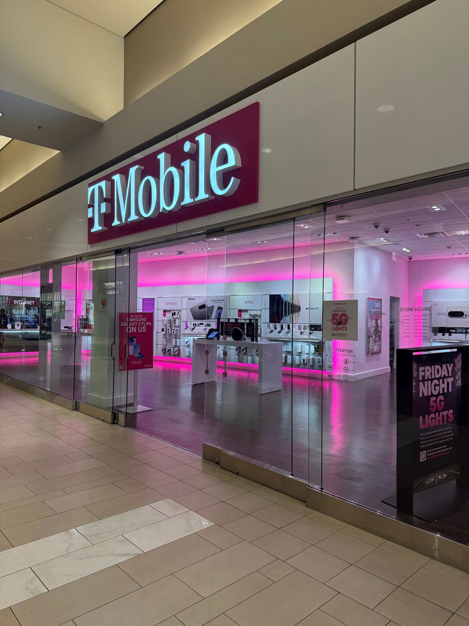 Exterior photo of T-Mobile Store at Bellis Fair, Bellingham, WA
