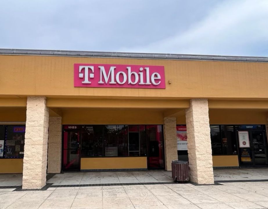 Exterior photo of T-Mobile Store at S Federal Hwy & Jennings Rd, Port St Lucie, FL