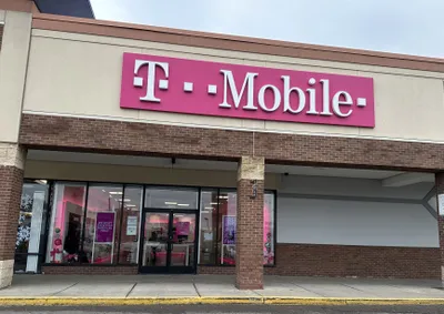 what time does t mobile close within 5 mi