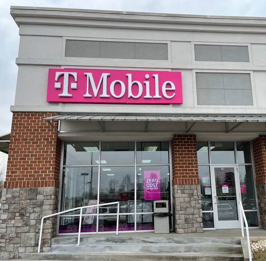  Exterior photo of T-Mobile store at Paul Huff Pkwy Nw & Mouse Creek Rd Nw, Cleveland, TN 