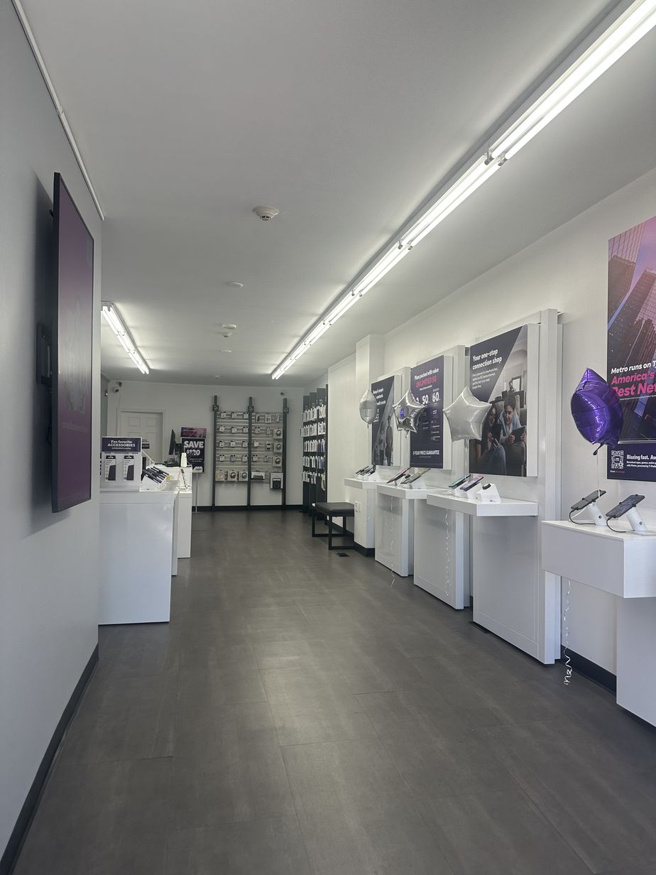 Metro by T-Mobile 345 Broadway - 345 Broadway 