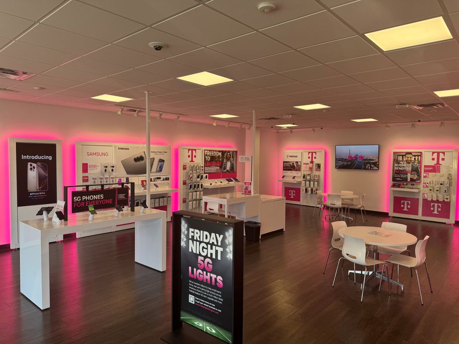 Interior photo of T-Mobile Store at US 395 & Canning Dr, Colville, WA