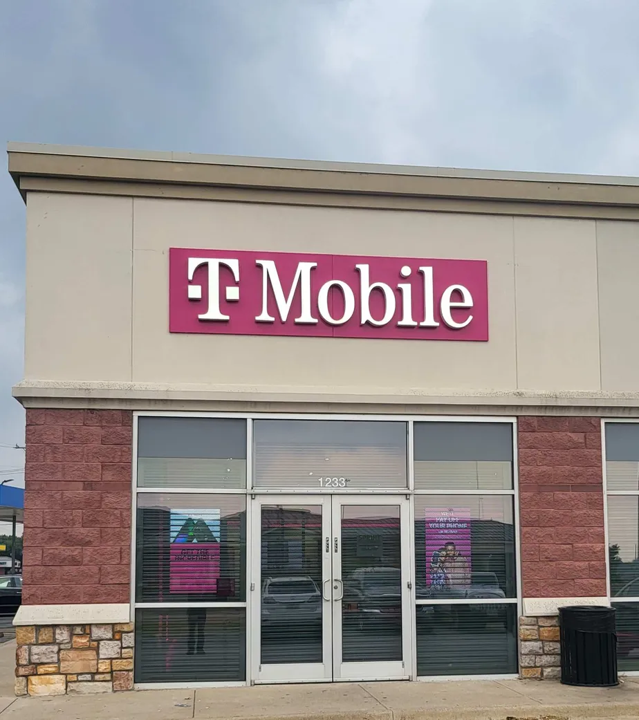 Exterior photo of T-Mobile Store at Hwy 287 & N Little School Rd, Arlington, TX