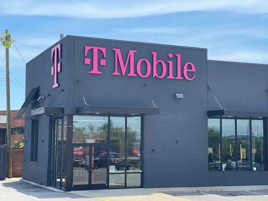 Foto del exterior de la tienda T-Mobile en Green Hills, Nashville, TN