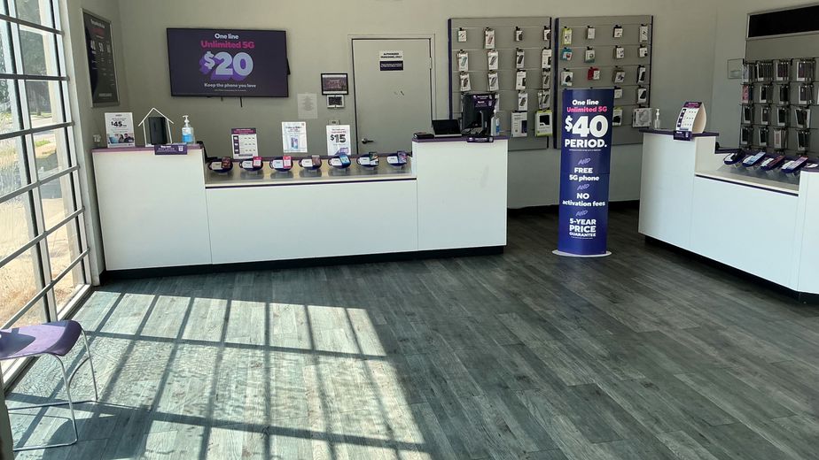 Metro by T-Mobile 901 N Sylvania Ave - 901 N Sylvania Ave 