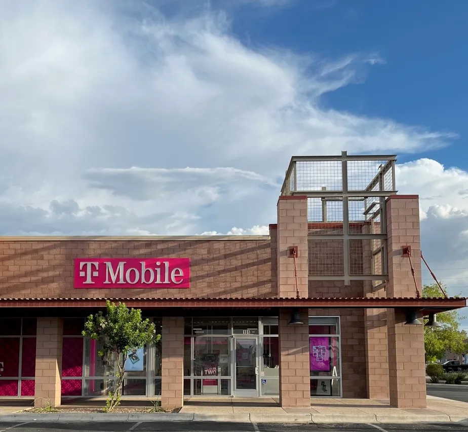  Exterior photo of T-Mobile Store at E Tucson Marketplace Blvd & S Park Ave, Tucson, AZ 