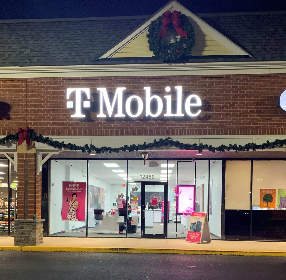  Exterior photo of T-Mobile store at Dillingham Sq & Smoketown Rd, Woodbridge, VA 