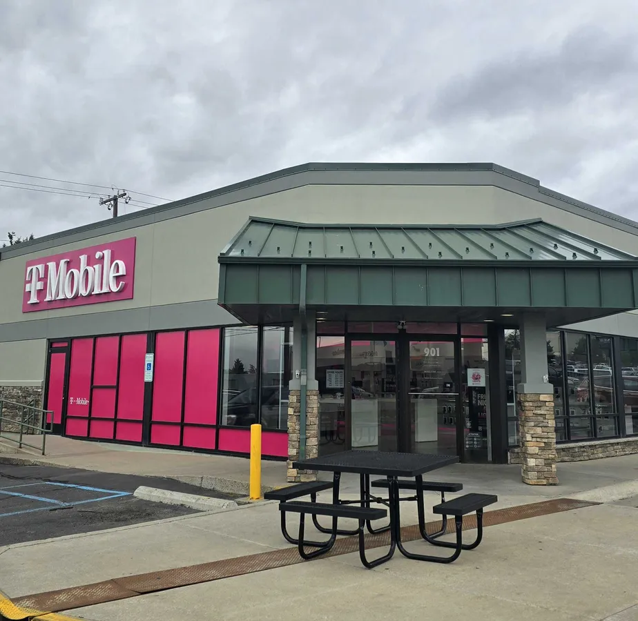  Exterior photo of T-Mobile Store at 10th Ave S & 9th St S, Great Falls, MT 
