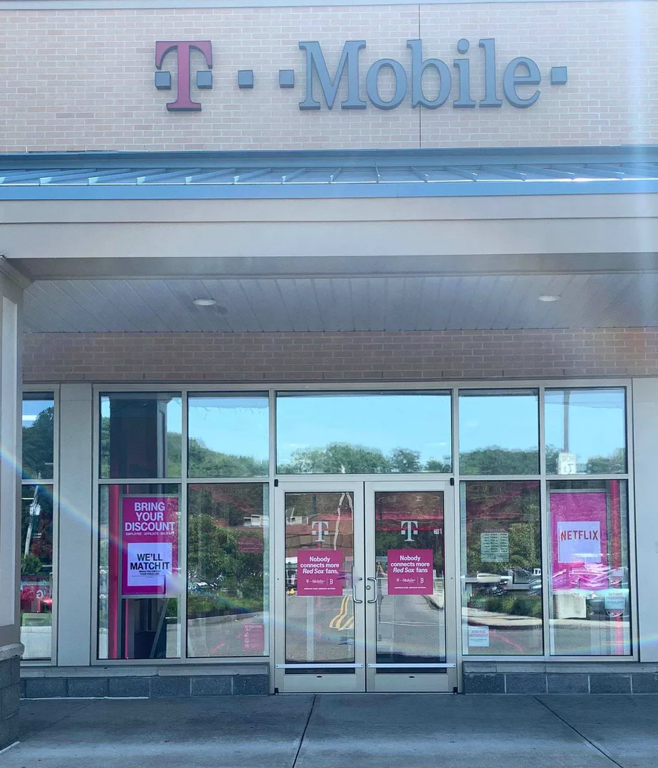 Exterior photo of T-Mobile store at Bridge St & Emerson Ave, Lowell, MA