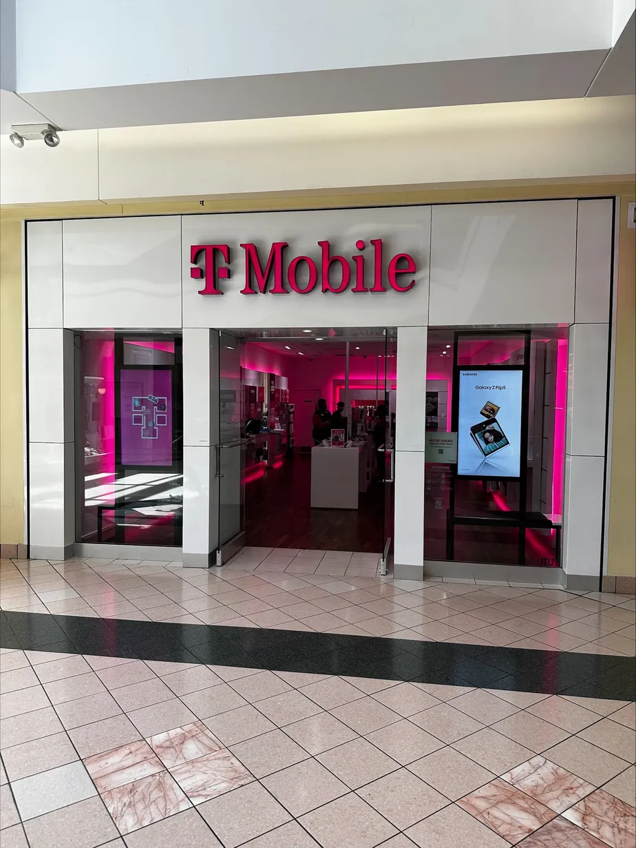 Exterior photo of T-Mobile Store at Altamonte Mall, Altamonte Springs, FL