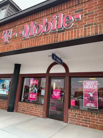 Exterior photo of T-Mobile store at Army Trail Rd & Springfield, Bloomingdale, IL