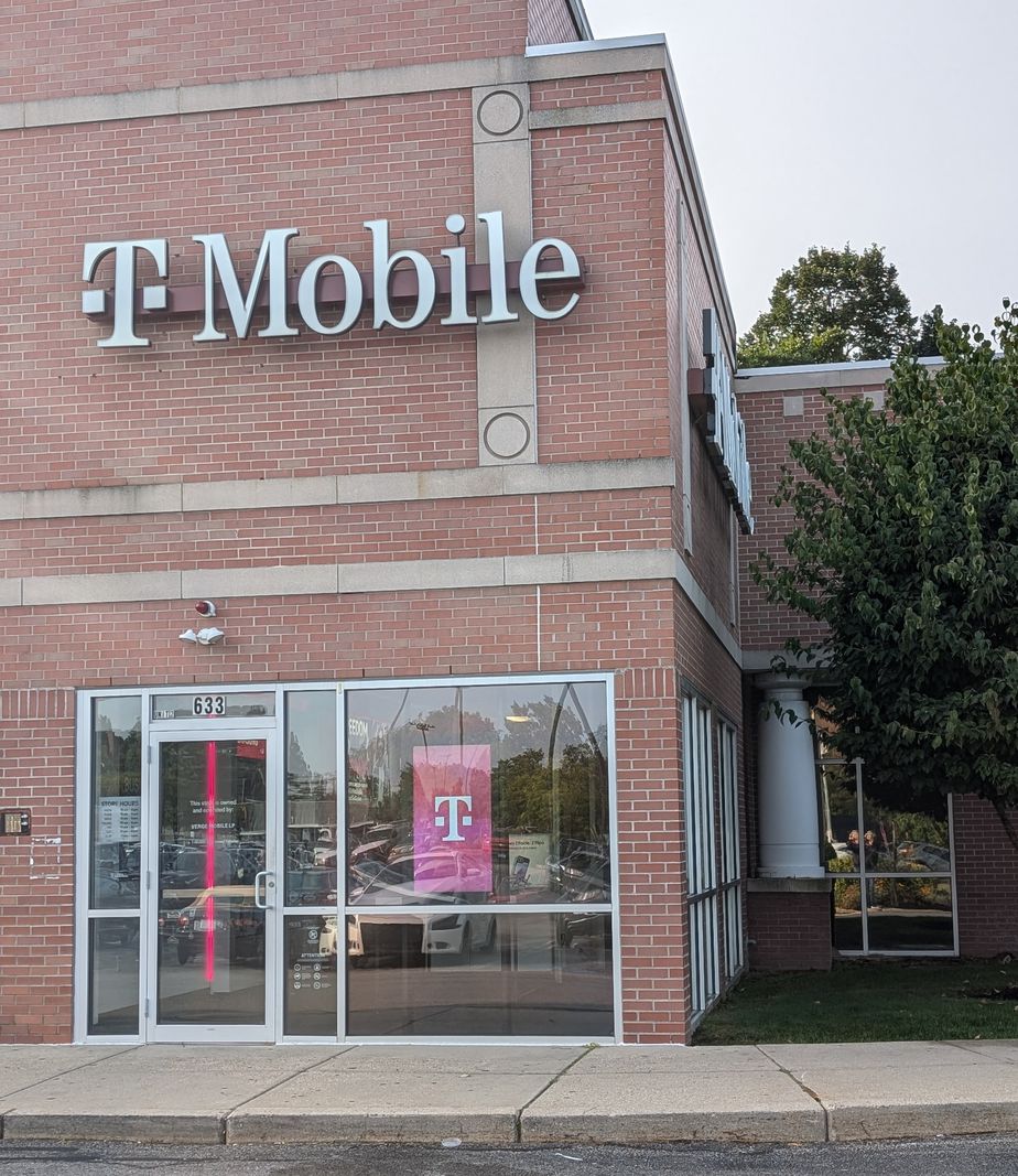 Exterior photo of T-Mobile Store at University Market Place, Providence, RI