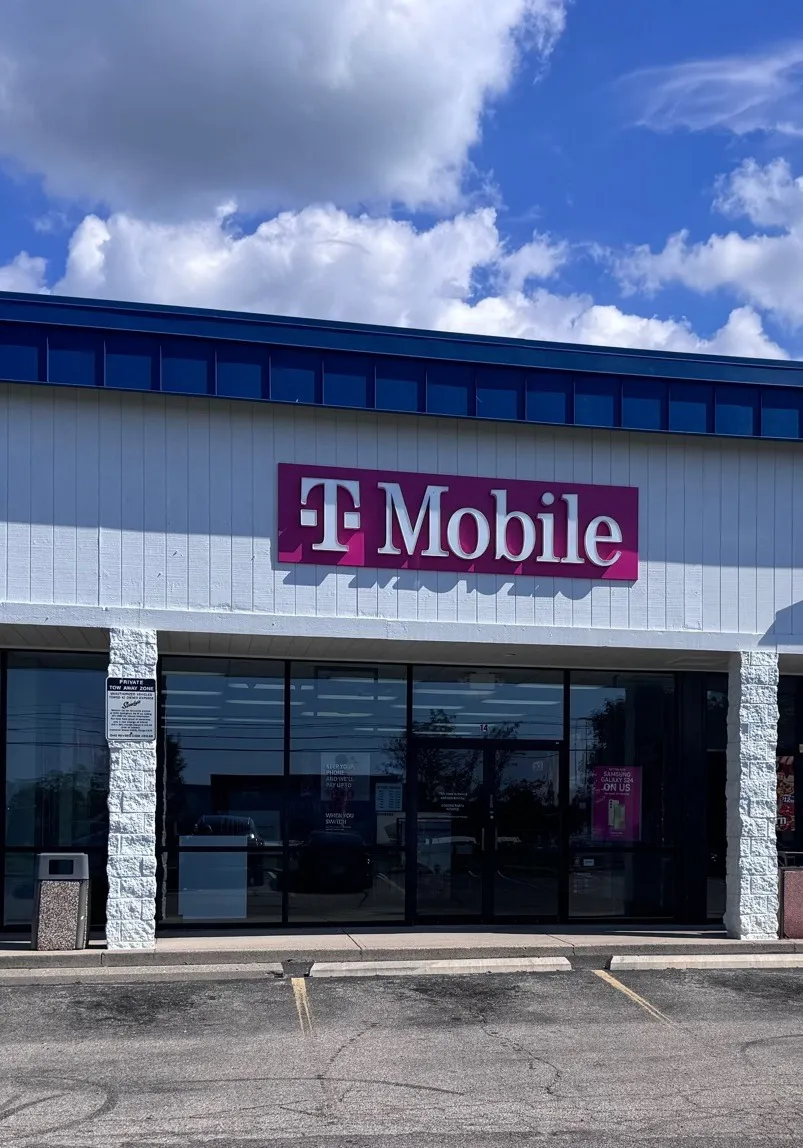  Exterior photo of T-Mobile Store at Hiawatha Trl & W Central Ave, Springboro, OH 