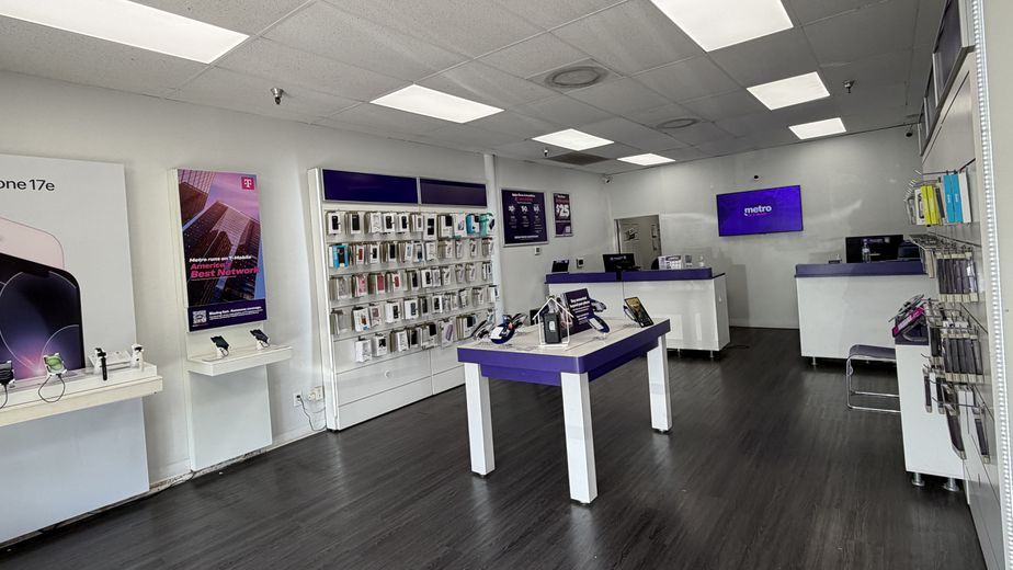Metro by T-Mobile 855 E Powell Blvd - 855 E Powell Blvd 