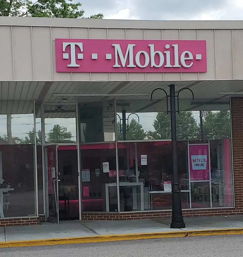 Exterior photo of T-Mobile store at E Main St & N Chapel St, Newark, DE