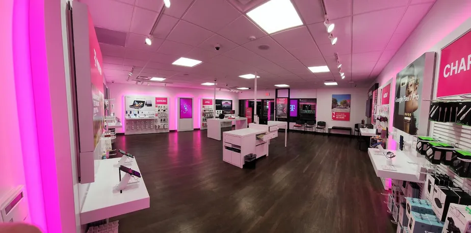  Interior photo of T-Mobile Store at Broadway & Albert, Peru, IN 