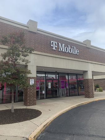 Exterior photo of T-Mobile Store at North Ave & Clybourn Ave, Chicago, IL