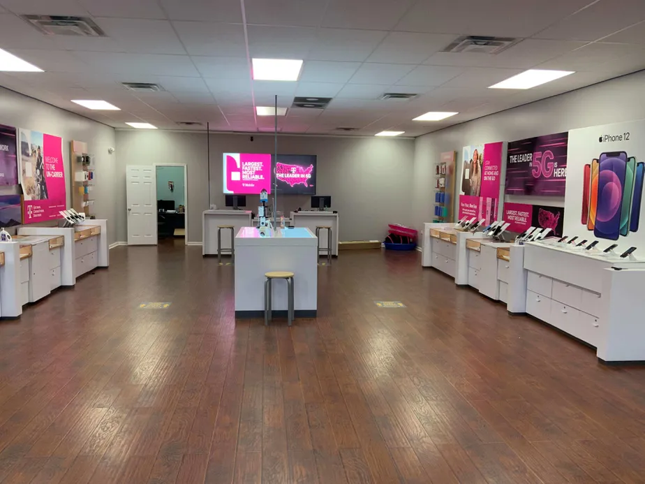 Interior photo of T-Mobile Store at Courthouse Rd & Union St, Princeton, WV