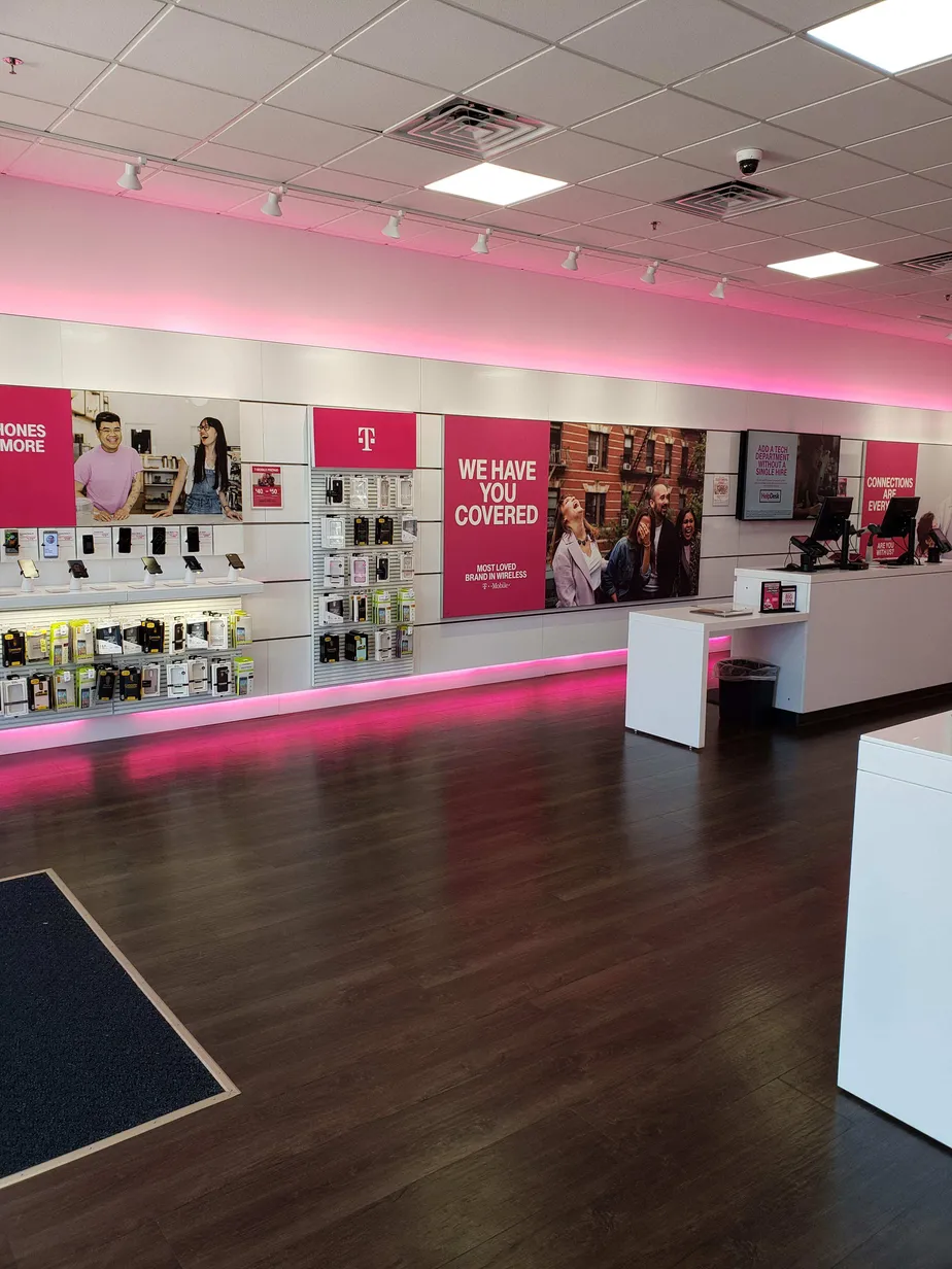 Interior photo of T-Mobile Store at SE Maricamp & Midway Road, Ocala, FL