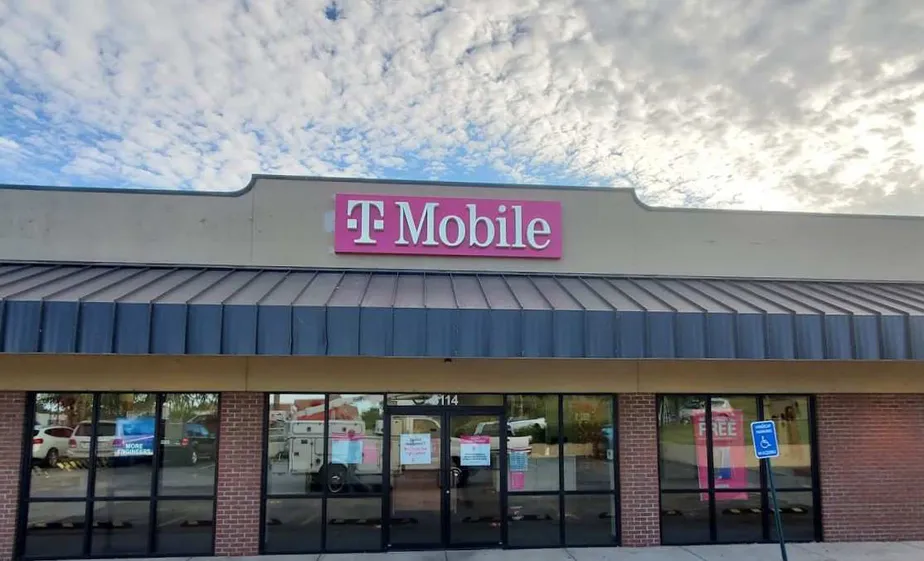 Exterior photo of T-Mobile store at State Route 54 & Leitchfield Rd, Owensboro, KY