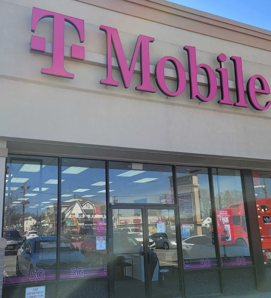 Exterior photo of T-Mobile store at Broadway & Bellevue Ave 2, Elmwood Park, NJ