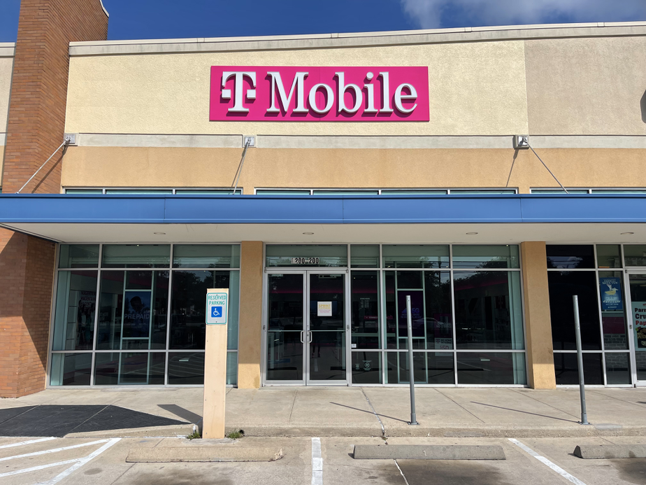 Exterior photo of T-Mobile Store at Main & Braesmain, Houston, TX