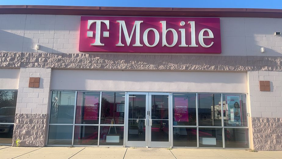 Exterior photo of T-Mobile Store at 21st & Amidon, Wichita, KS