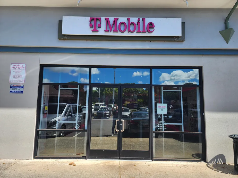  Exterior photo of T-Mobile Store at Kunia Shopping Center, Waipahu, HI 