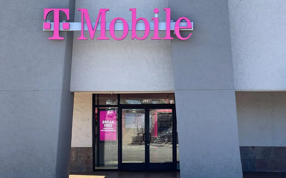 Exterior photo of T-Mobile Store at E Hwy 260 & N Beeline Hwy, Payson, AZ