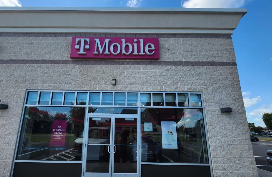 Foto del exterior de la tienda T-Mobile en Levittown Pkwy& US 13, Levittown, PA