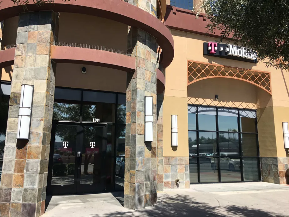 T-Mobile Thomas & 44th | Phoenix, AZ