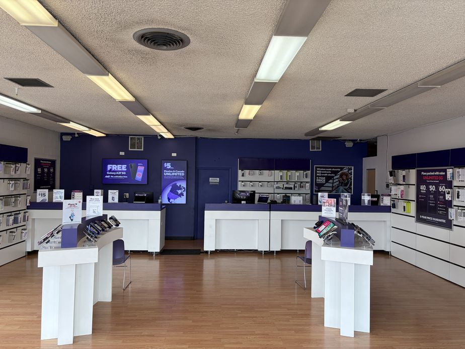 Metro by T-Mobile 2205 Fairmount Ave - 2205 Fairmount Ave 
