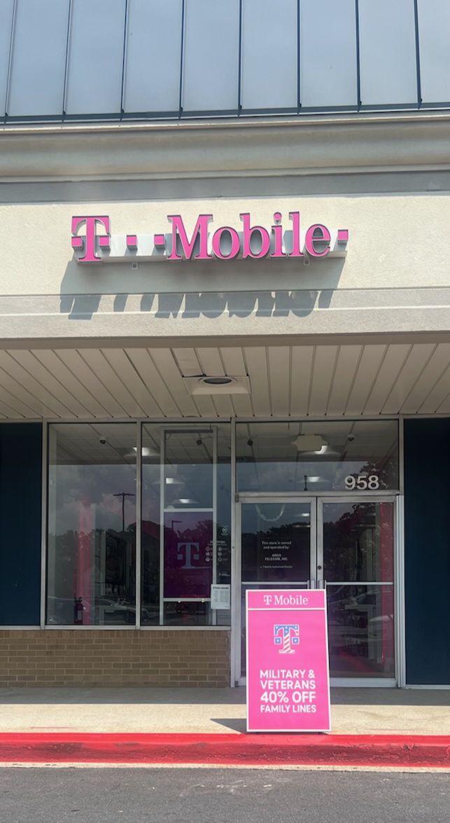 Exterior photo of T-Mobile Store at Bay Forest Center, Annapolis, MD