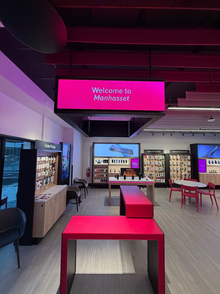  Interior photo of T-Mobile Store at Northern & Manhasset Woods, Manhasset, NY 