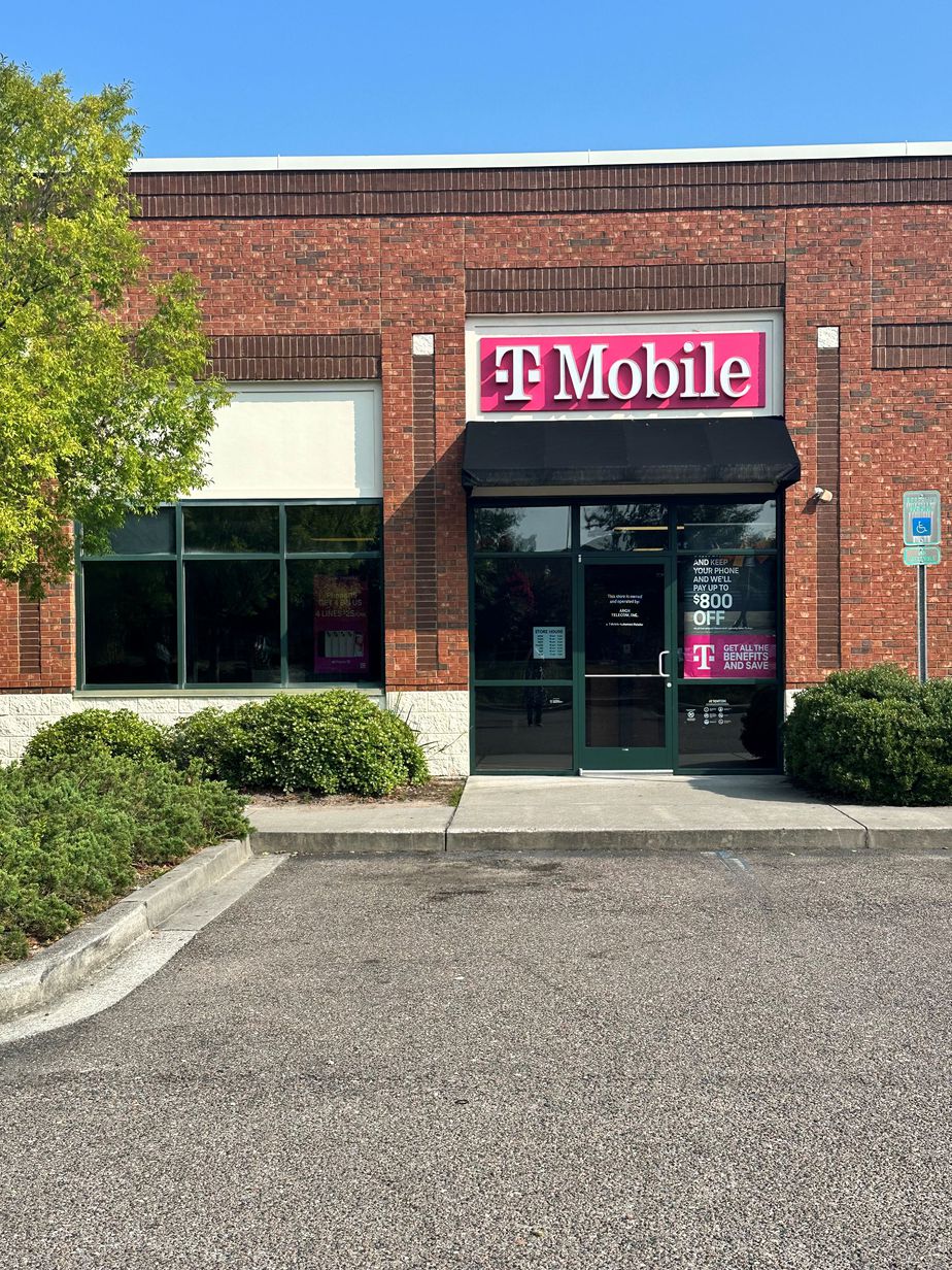 Exterior photo of T-Mobile Store at Azalea Square, Summerville, SC