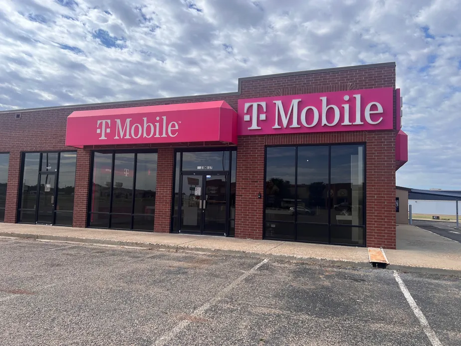  Exterior photo of T-Mobile Store at N Interstate 27 & W 13th St, Plainview, TX 