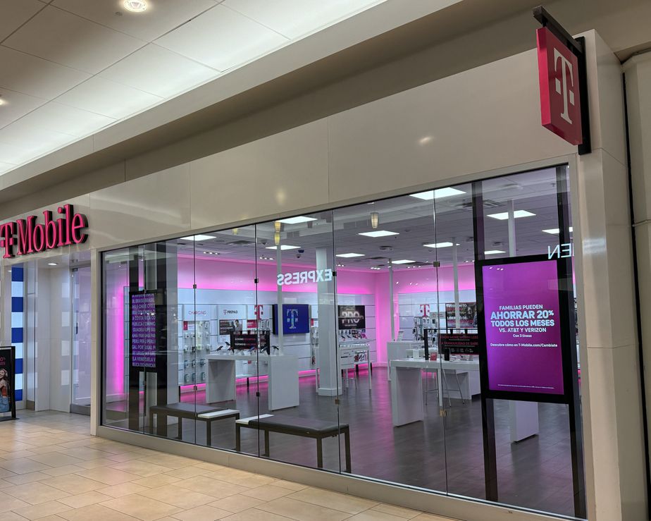 Exterior photo of T-Mobile Store at Mall Del Norte, Laredo, TX