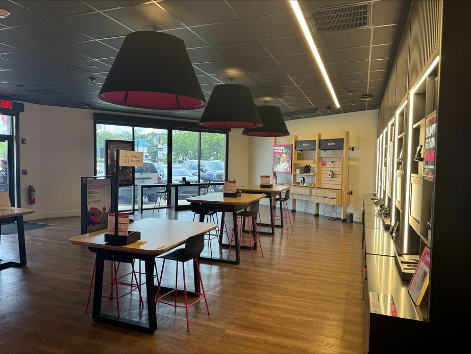 Interior photo of T-Mobile Store at Main Street Plaza, Zachary, LA