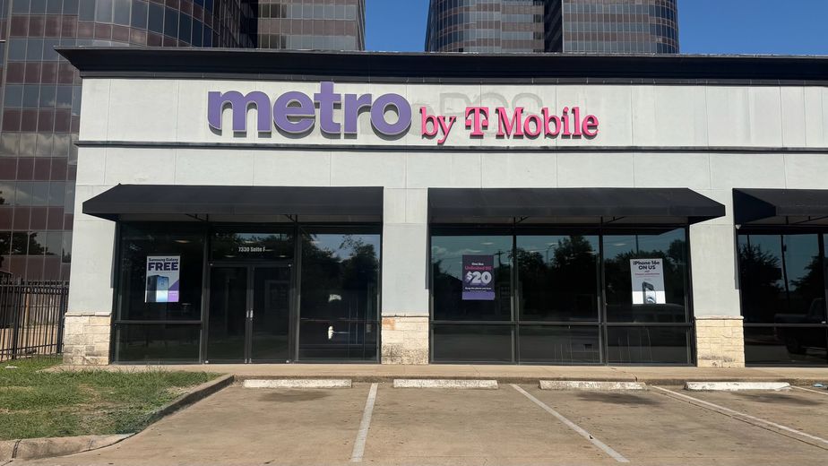 Metro by T-Mobile 7330 Southwest Frwy - 7330 Southwest Frwy 