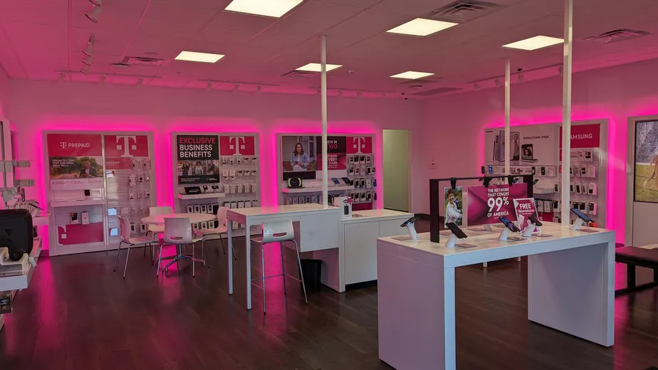  Interior photo of T-Mobile Store at West Saginaw Hwy & Mall Dr, lansing, MI 
