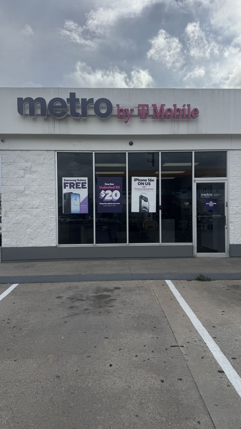 Metro by T-Mobile 1418 N Loop 336 W - 1418 N Loop 336 W 