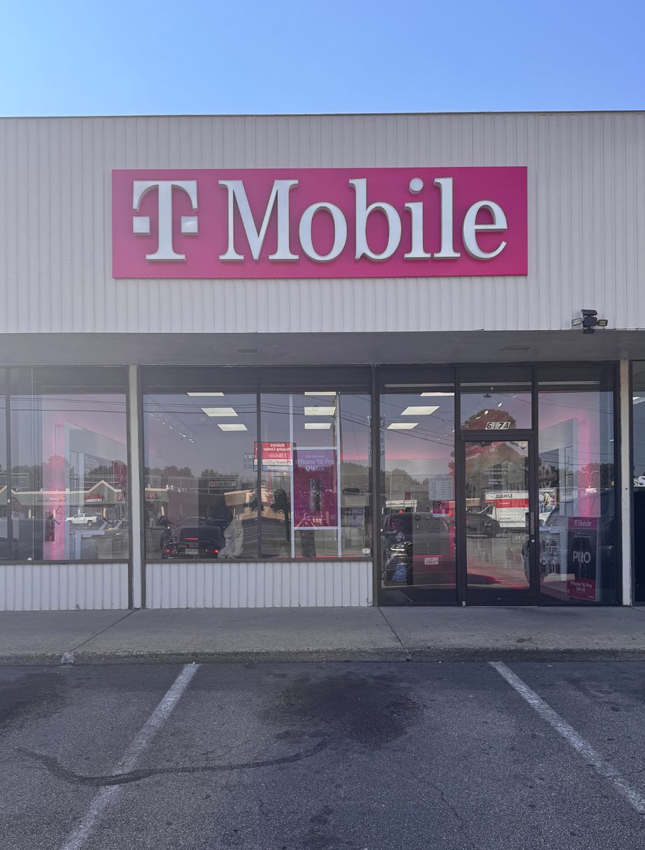  Exterior photo of T-Mobile Store at East Belt Blvd, Richmond, VA 