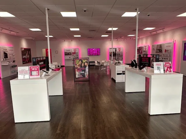  Interior photo of T-Mobile Store at State Rd & Chesterfield Hwy, Cheraw, SC 