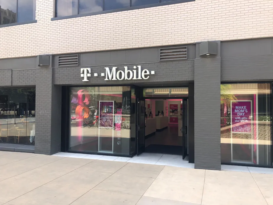  Exterior photo of T-Mobile Store at K & 7th, Sacramento, CA 
