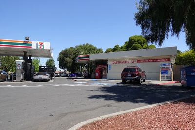 Image gallery for 7-Eleven