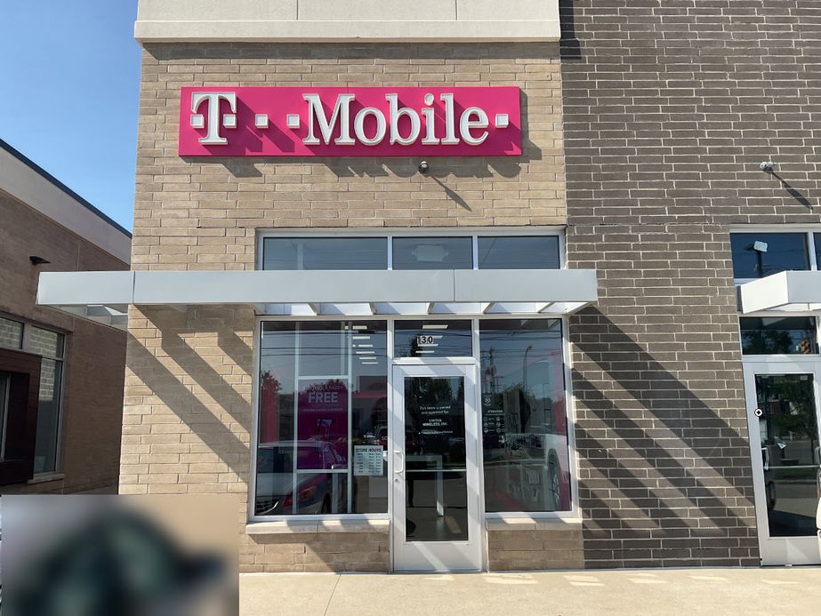 Exterior photo of T-Mobile Store at Ann Arbor Rd & S Mill St, Plymouth, MI