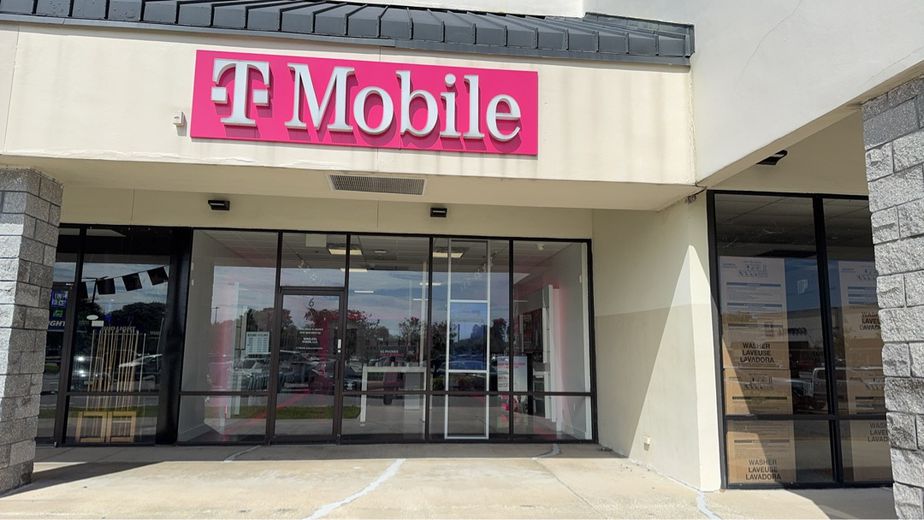Exterior photo of T-Mobile Store at Malabar Rd NE & San Filippo Dr SE, Palm Bay, FL