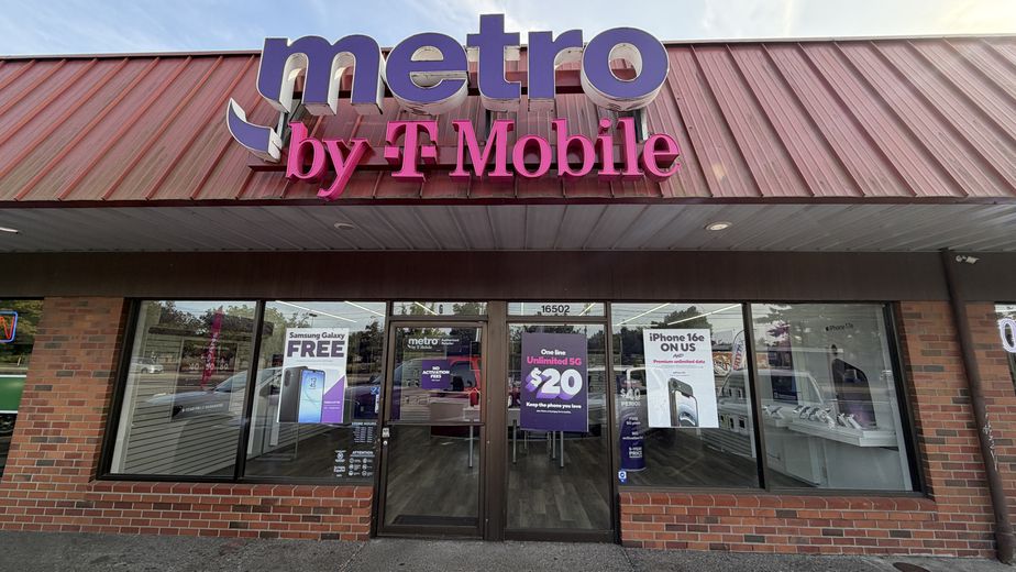 Metro by T-Mobile 16502 SE Division St - 16502 SE Division St