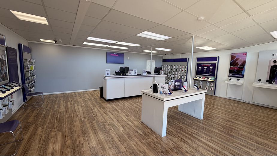 Metro by T-Mobile 1601 Broadway Blvd SE - 1601 Broadway Blvd SE 